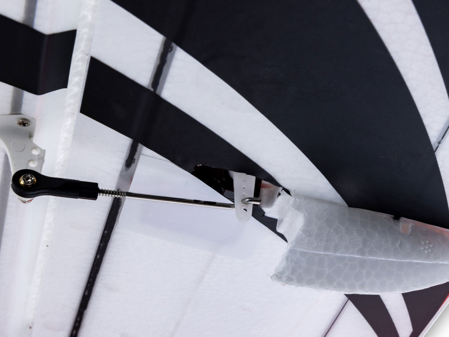 E-Flite ElectroStreak 1.1m BNF Basic with AS3X+ and SAFE Select