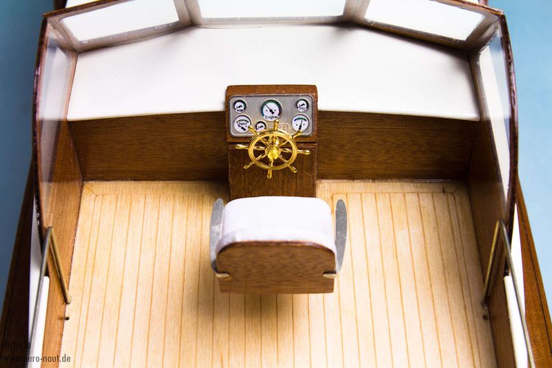 Aero-naut Victoria Luxury Yacht Kit