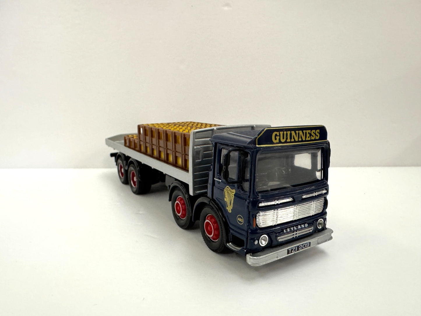 Corgi 20902 Guinness Leyland Ergomatic 8 Wheel Platform Lorry with Bottle Crates