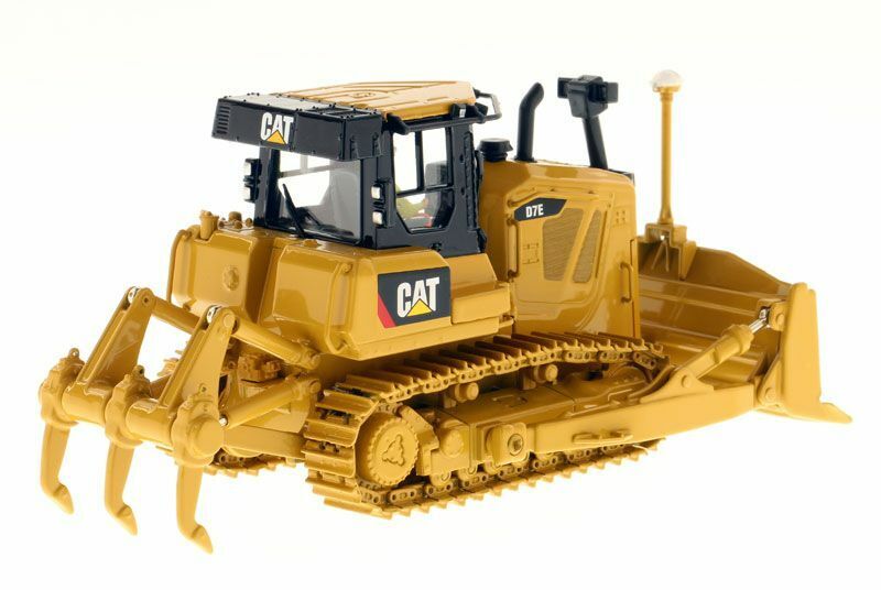 1:50 Cat D7E Track-Type Tractor DCM85224 NEW BOXED Diecast Masters