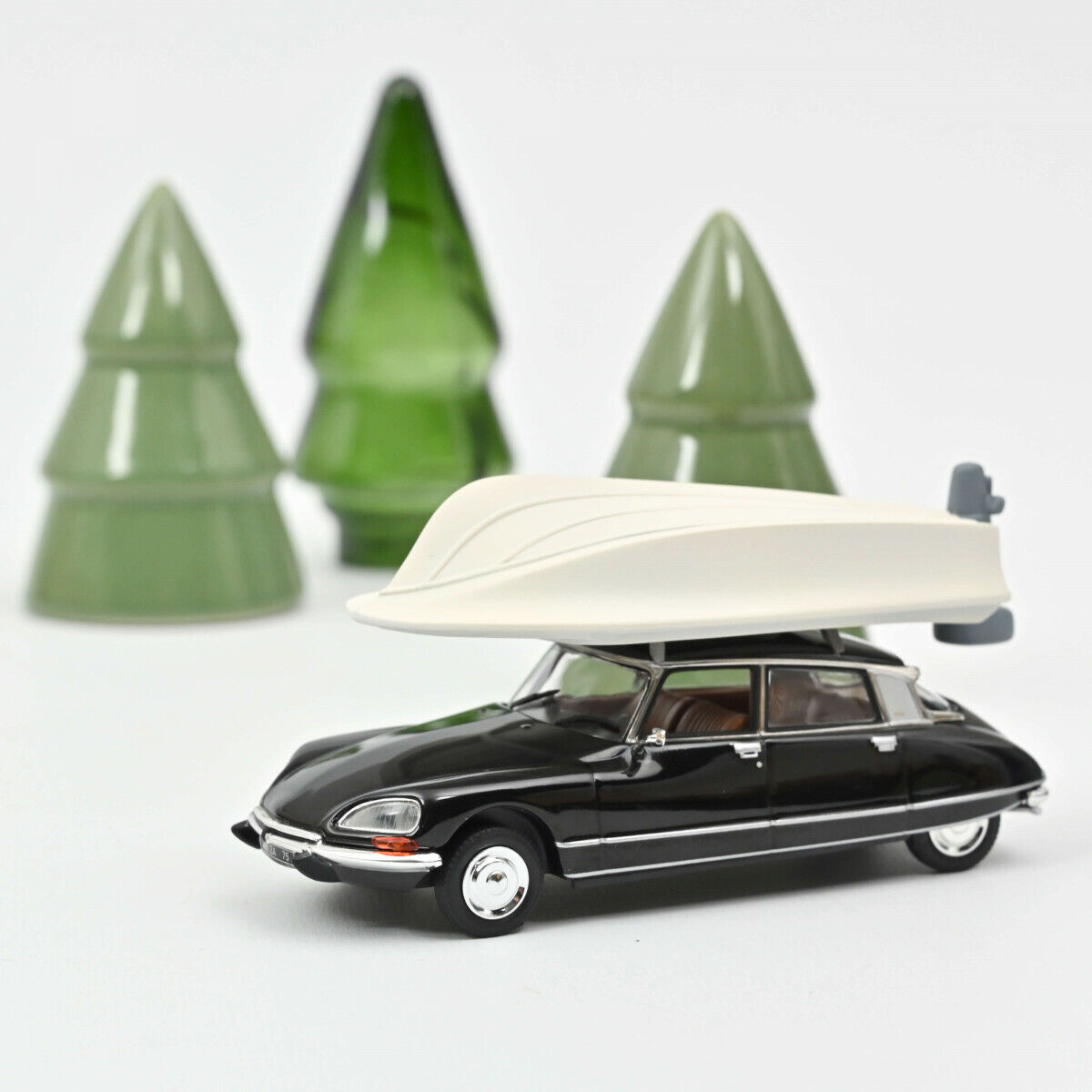 Norev Citroën DS 21 Pallas 1972 Black with Boat on Roof 1:43 157072