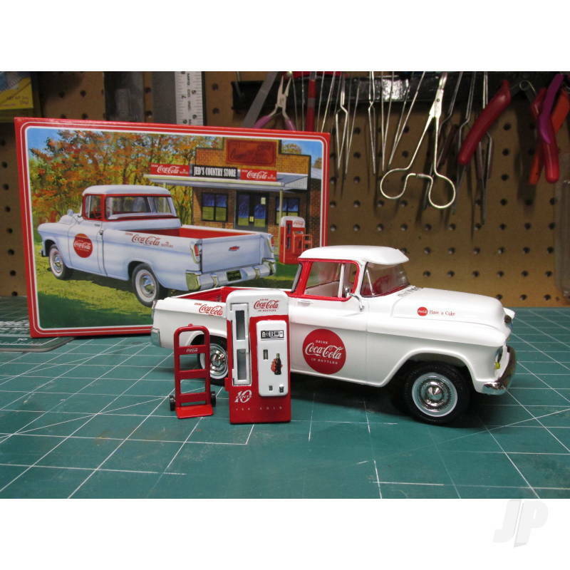 AMT 1955 Chevy Cameo Pickup Coca-Cola 1/25 Plastic Build Kit
