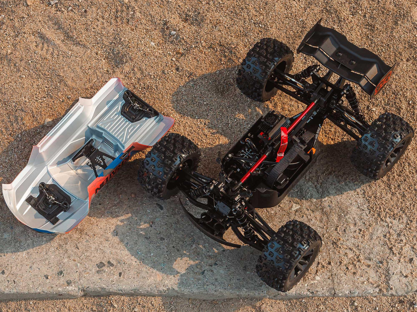 Arrma 1/8 KRATON 6S V6 4X4 BLX Speed Monster Truck RTR Pink ARA8608V6T2