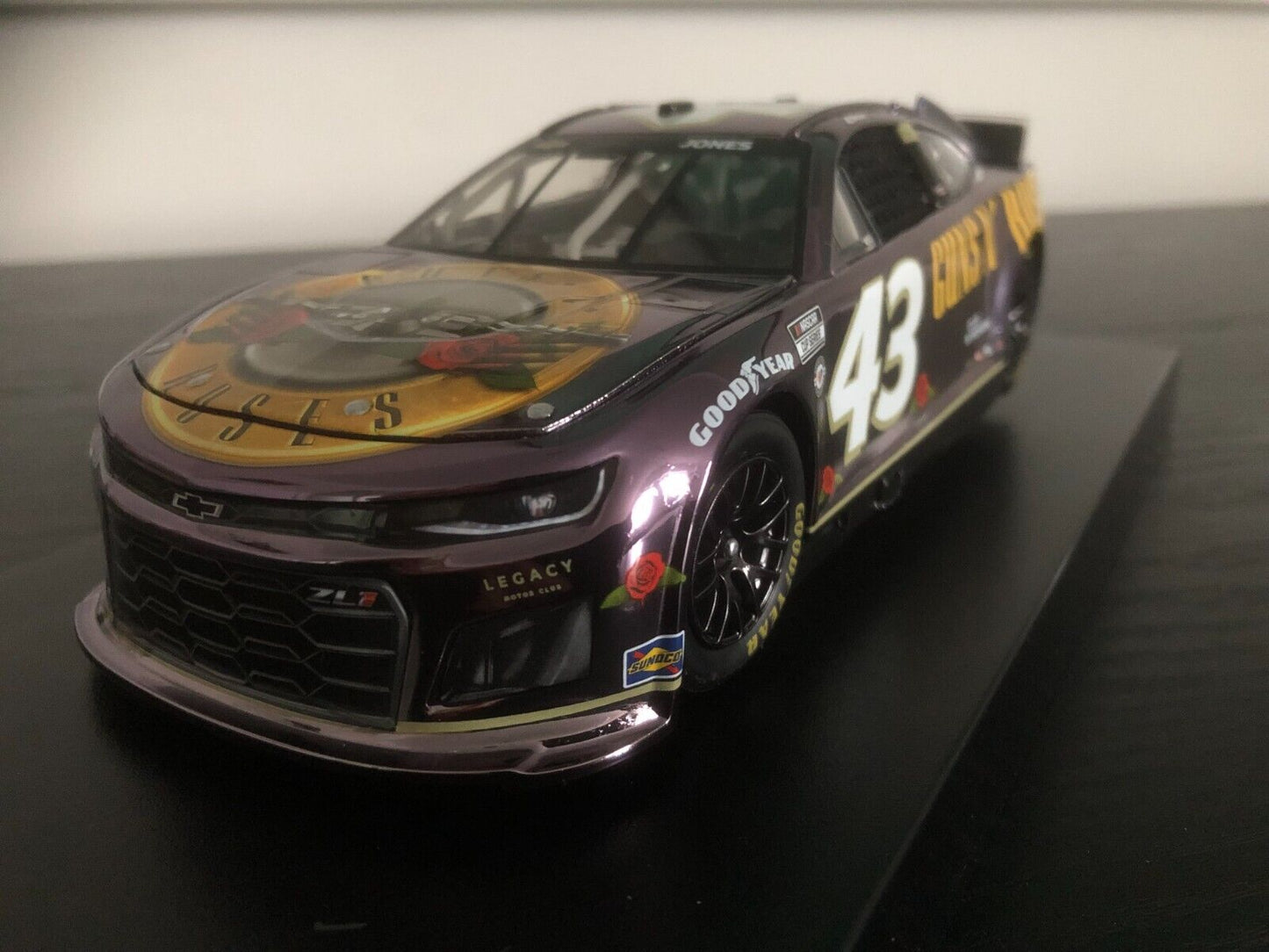 Erik Jones Chevrolet Camaro ZL1 NASCAR 1:24 Colour Chrome Ltd Edition of 300