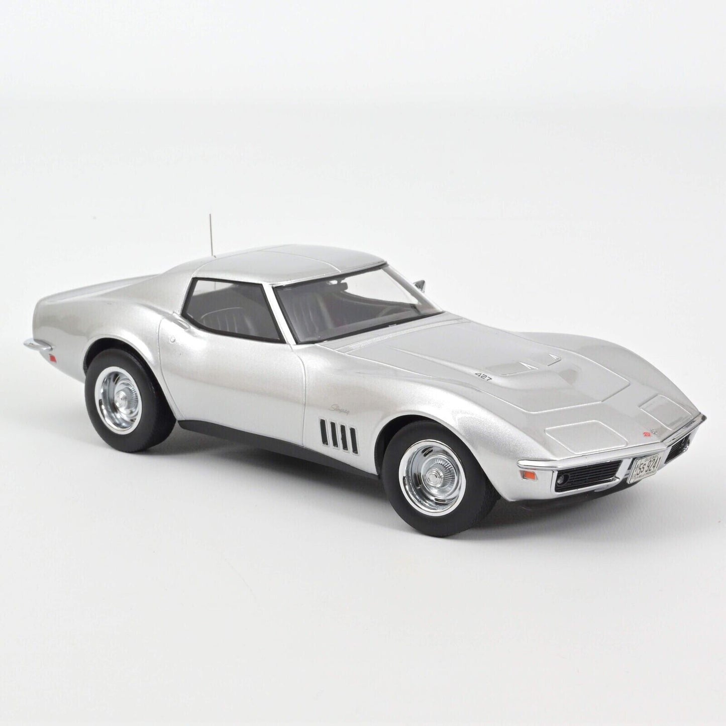 Norev Chevrolet Corvette 1969 Silver metallic 1:18 Die-Cast Scale Model 189032